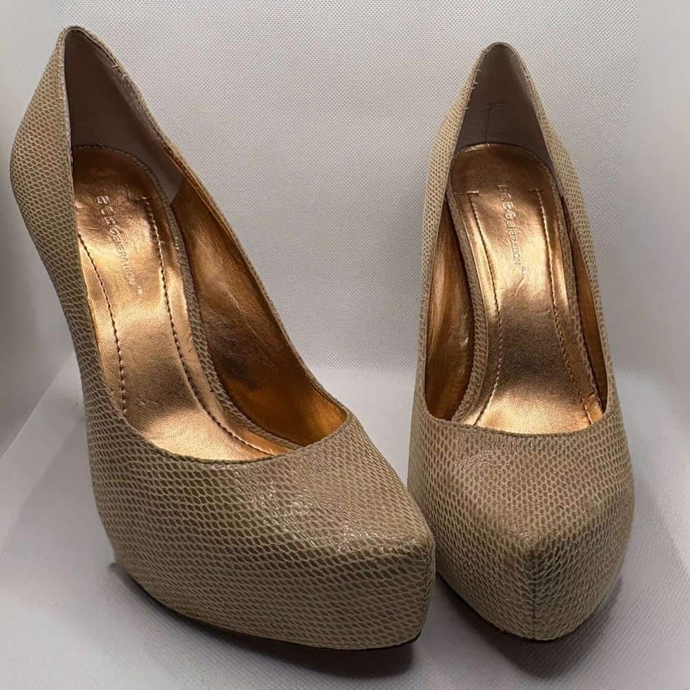 BCBGMaxAzria  Textured Beige Platform Pumps